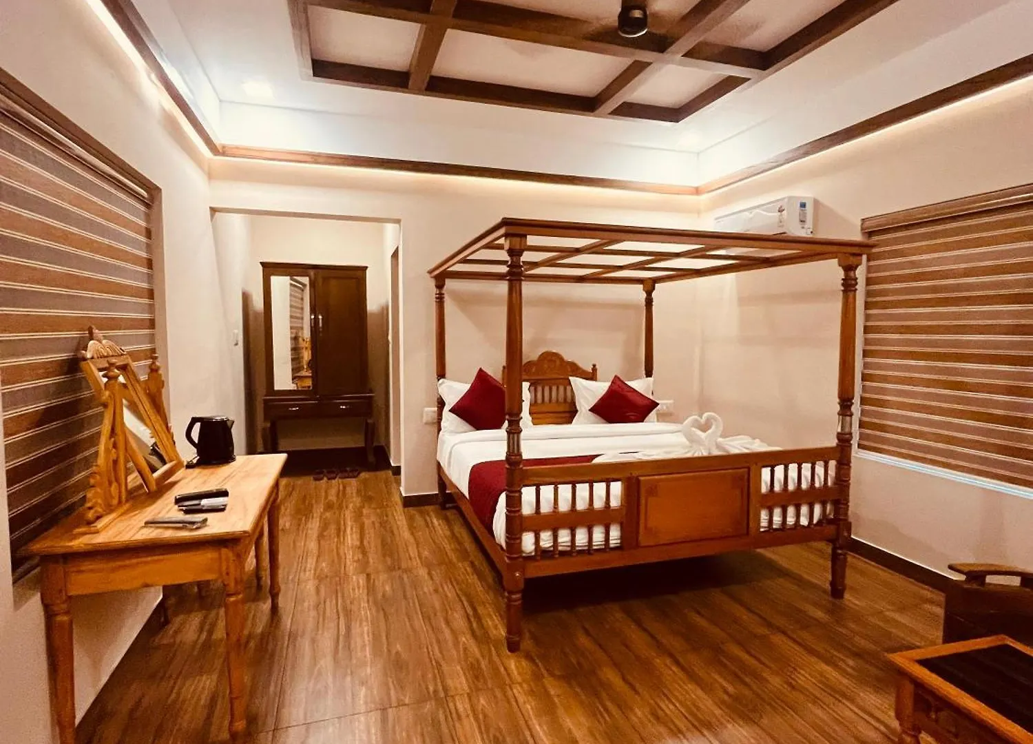Athirappily Sreenilayam Heritage Resort Athirappilly