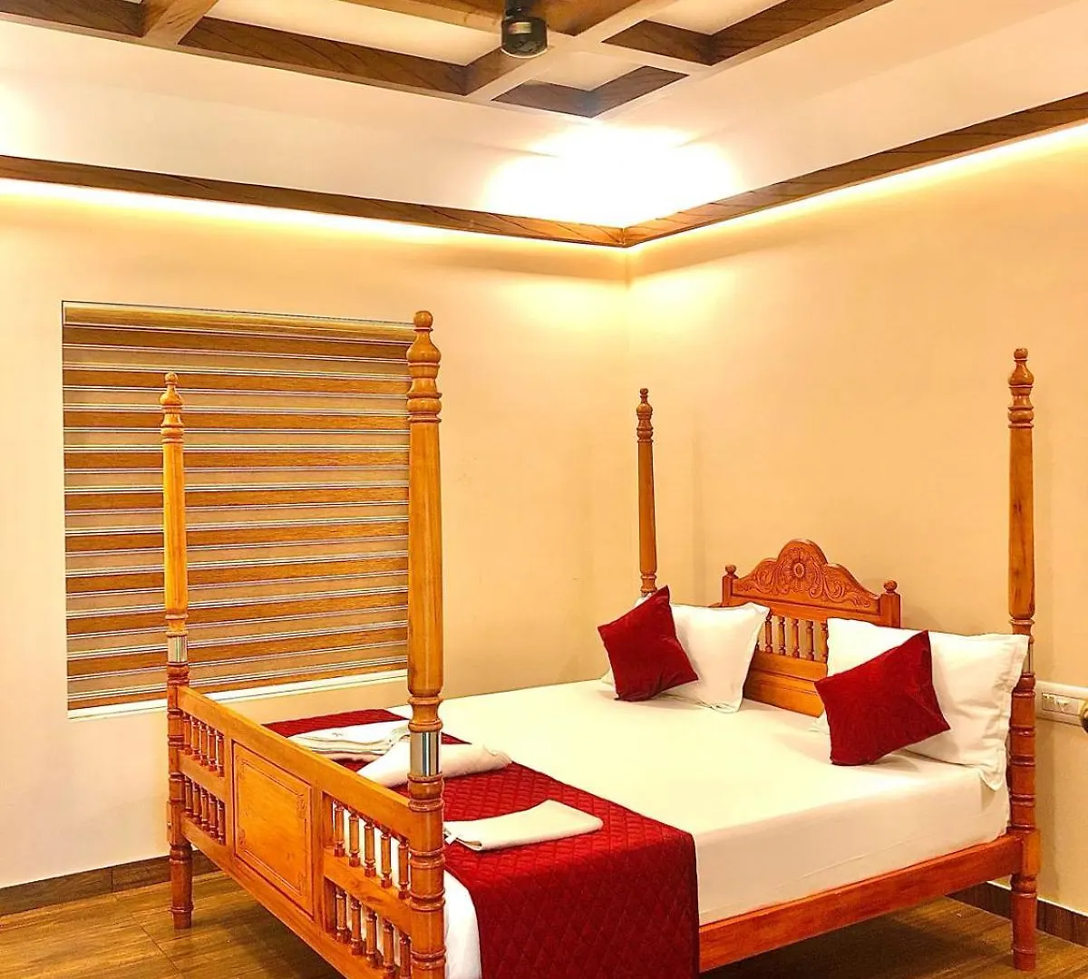 Athirappily Sreenilayam Heritage Resort Athirappilly