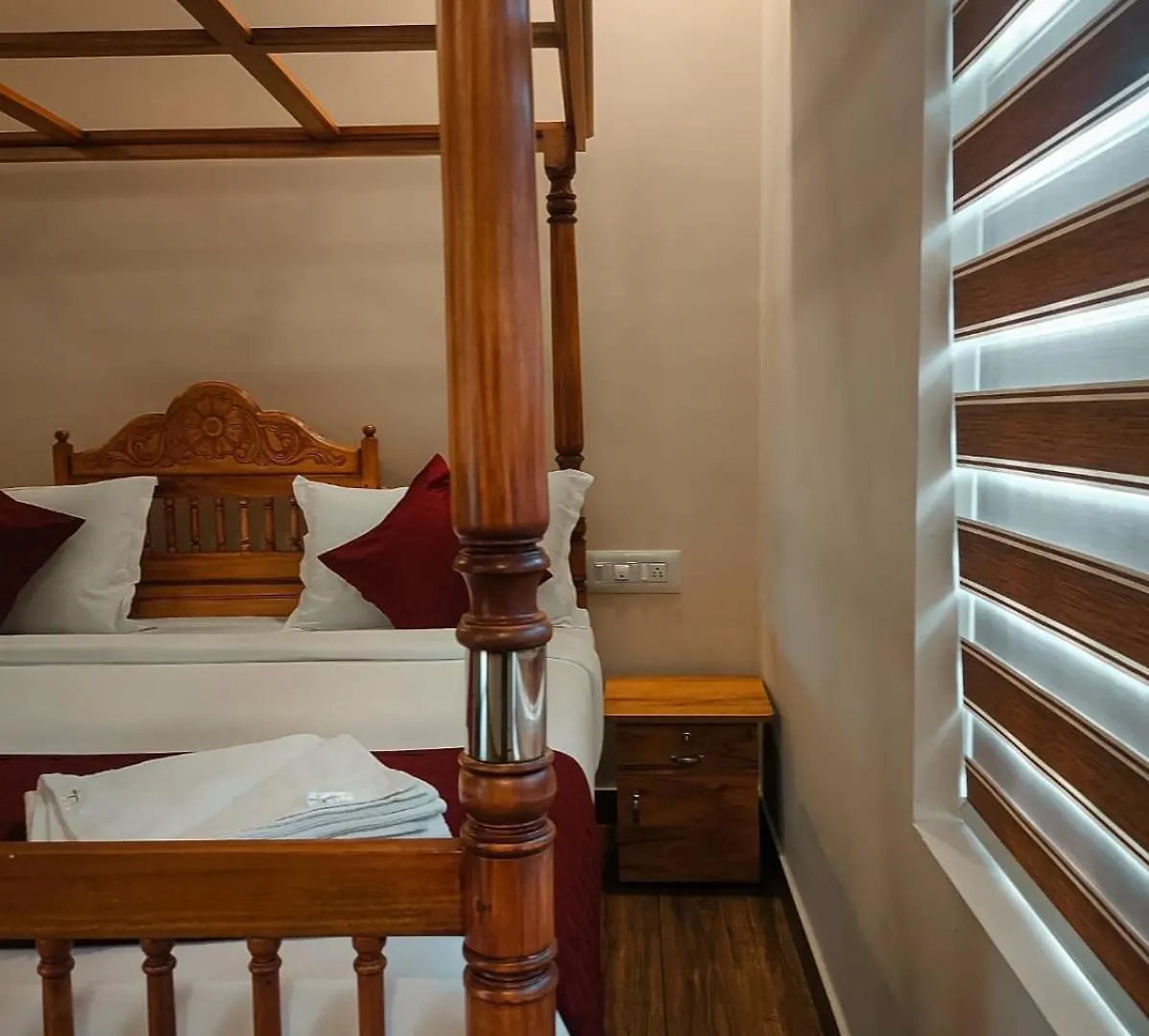 Athirappily Sreenilayam Heritage Resort Athirappilly