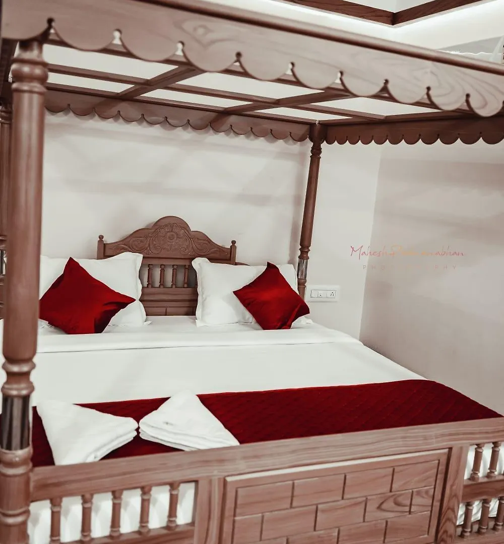 Athirappily Sreenilayam Heritage Resort Athirappilly Índia